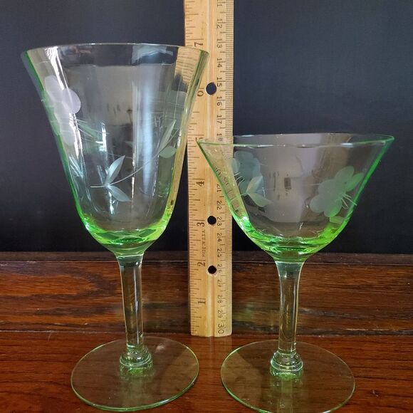 Green Uranium Glass Tiffin Weston Etched Berry Depression Glasses - Picture 9 of 10